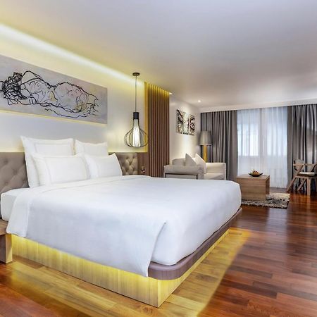 Swissotel Hotel Phuket Patong Beach Bagian luar foto